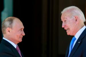 Байден и Путин проведут телефонный разговор в четверг