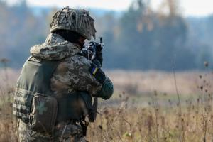 В результаті ворожого обстрілу на Донбасі поранений український військовослужбовець