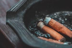 Нова Зеландія має намір повністю заборонити продаж сигарет народженим після 2008 року