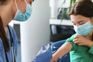 Угорщина дозволила четверте щеплення від коронавірусу