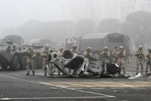 У Казахстані почали скасовувати надзвичайний стан