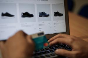 Троє жителів Луганщини стали жертвами інтернет-шахраїв