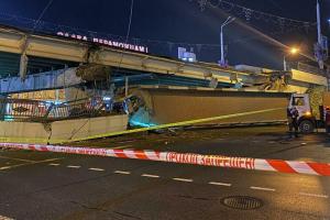 В центре Минска внезапно обрушился мост: инцидент попал на видео