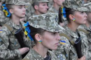 Перелік професій, представниці яких повинні будуть стати на військовий облік, скорочують: хто залишається