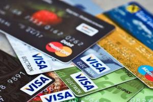 Банківські картки українців можуть заблокувати: чому і кому це загрожує