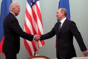 Байден позвонил Путину: говорили об Украине и угрозах войны