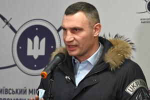 Киев ввел комендантский час, общественный транспорт будет остановлен