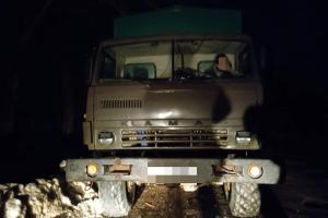 Незаконна порубка лісу на Луганщині триває: ще один "КамАЗ" йшов "наліво"