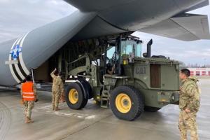 Перекидання військ у Східну Європу: до Польщі прибули американські десантники