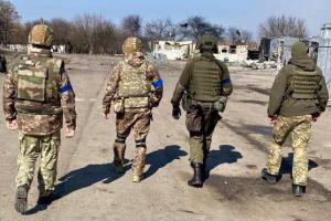 Российские войска понесли большой урон под Харьковом: минус комплекс РЭБ, 50 солдат и вертолет, 17 оккупантов попали в плен