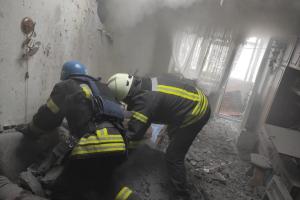 Обстріли на Луганщині не вщухають цілий день, є загиблий