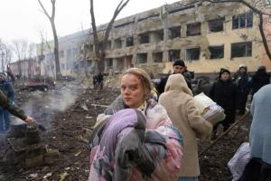 Стало известно о пострадавших в результате авианалета на роддом и детскую больницу в Мариуполе