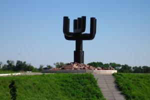 Під Харковом окупанти зруйнували меморіал жертвам Голокосту