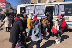 Сегодня из Лисичанска, Северодонецка, Рубежного и Кременной эвакуировали около 500 человек, - Гайдай