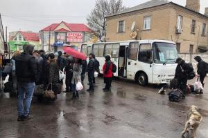 З Луганської області евакуювали ще понад 100 людей, - Гайдай