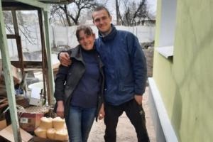 Волонтерка Ольга Сєргєєва, яка разом з чоловіком потрапила під обстріл, допомагаючи жителям Лисичанська, померла