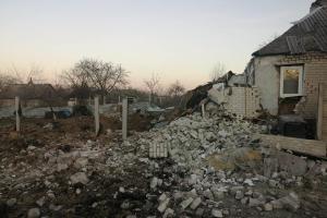 У Лисичанську росіяни обстріляли будинок: під завалами знайдено тіло жінки