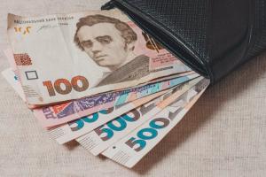 Для украинцев, которые пострадали от войны, введут дополнительную денежную помощь