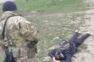 У Сєвєродонецьку зловили мародера, який вкрав телевізор із зруйнованої обстрілами будівлі