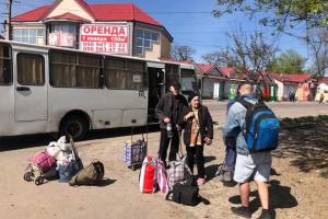 "Виїжджати - відмовляються": із Луганщини сьогодні вдалося евакуювати лише 40 людей