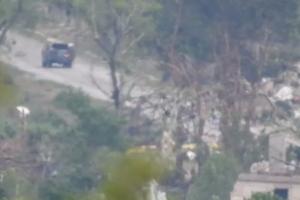 З'явилося відео, як захисники Луганщини знищують ворожу техніку у Рубіжному