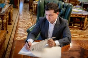 Зеленского просят отменить запрет на выезд мужчин из Украины: петиция уже набрала более 25 тысяч голосов