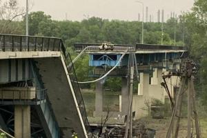 Окупанти зруйнували міст між Лисичанськом та Сєвєродонецьком, - Гайдай