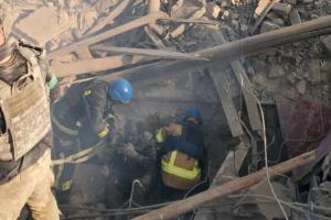 Окупанти скинули авіабомбу на школу у Білогорівці: у підвалі школи перебувало близько 90 людей
