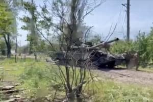 На Луганщине боец ТрО обезвредил вражеский танк, забросив в люк гранату (видео)
