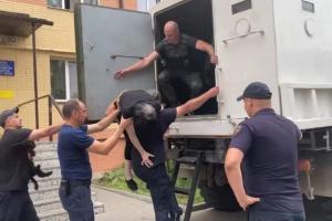 Из Лисичанска удалось эвакуировать еще 22 человека, завезена гуманитарная помощь