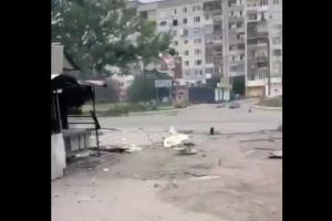 "Прилеты" в дома и сгоревший рынок: новое видео из Лисичанска