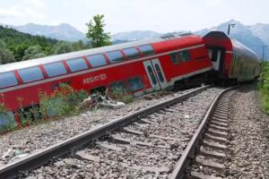 У баварських Альпах зійшов з рейок поїзд: є загиблі, десятки людей постраждали