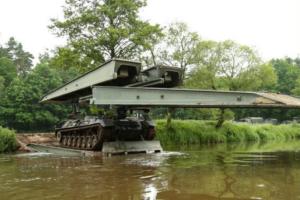 Германия передаст Украине 16 танковых мостоукладчиков
