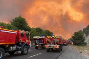На півдні Франції спалахнула масштабна пожежа, випалено 600 га території
