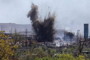 В районі "Азовсталі" у Маріуполі прогриміли вибухи, - міськрада