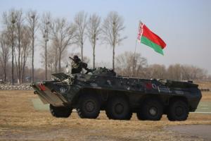 Беларусь продлила военные учения вдоль украинской границы