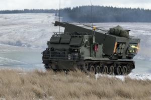 В Україну доставили перші далекобійні системи M270