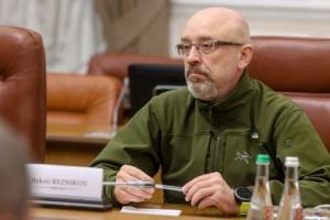Все госслужащие в Украине должны проходить военную подготовку, - Резников