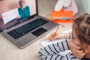 У школах Дніпра навчальний рік розпочнеться дистанційно