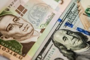 Долар в Україні дешевшає: актуальний курс валют