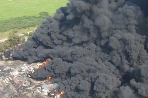 На Кубі вже кілька днів не можуть впоратися з пожежею на базі зберігання нафти