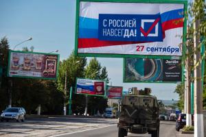 За неявку - звільнення та репресії: як окупанти залякують мешканців Луганщини у ході "референдуму"