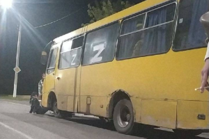 Жінки лягали під колеса автобуса, але не допомогло: на окупованій Луганщині продовжується "відлов" чоловіків