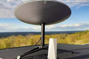 Илон Маск одумался: Украина продолжит бесплатно получать спутниковую связь Starlink