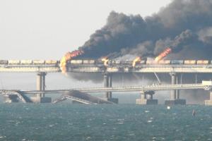 Появились спутниковые снимки Крымского моста до и после взрыва