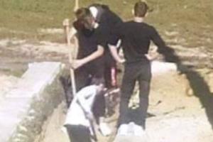 В одном из городов Луганщины школьников заставляют копать окопы для российских военных, - СМИ