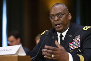 В последнее время РФ модернизирует и расширяет свой ядерный арсенал, - глава Пентагона