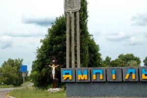 На Донеччині росіяни обстріляли центральну площу селища в момент роздачі гуманітарної допомоги, є поранені