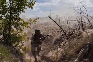 У боях за Бахмут росіяни змінили тактику: у ЗСУ розповіли про дії противника
