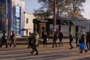Ціни неадекватні, грошей на їжу та ліки немає: у мережі показали відео про життя у Лисичанську